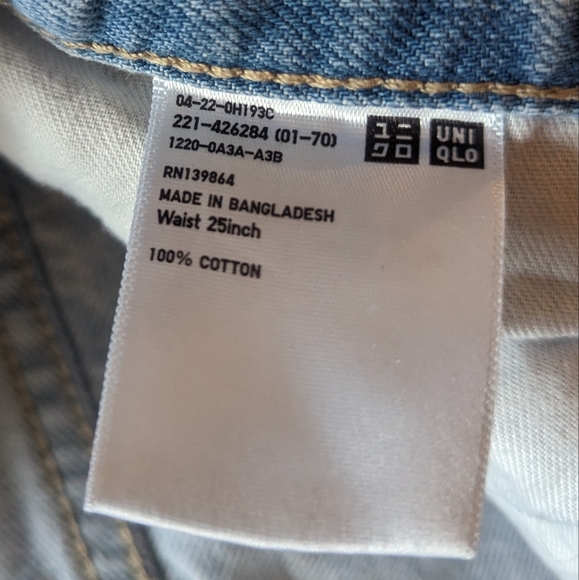 Uniqlo Mom High Waisted Cropped Light Wash Blue Jeans 25 - Picture 5 of 8